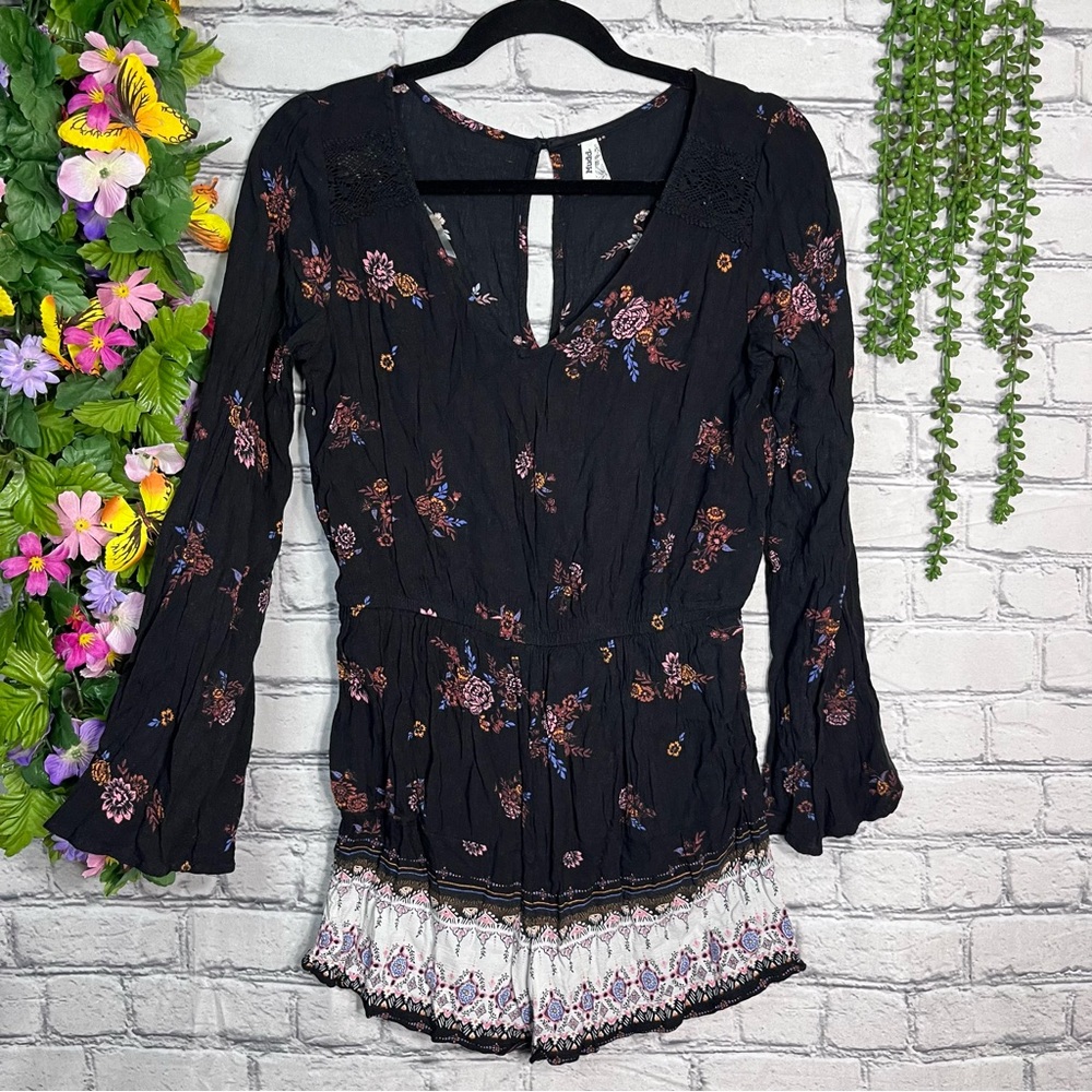 :)🌼3/$30🌼Mudd Floral Printed Bohemian Romper Size Small